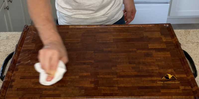 How to Clean a Wood Cutting Board After Raw Meat