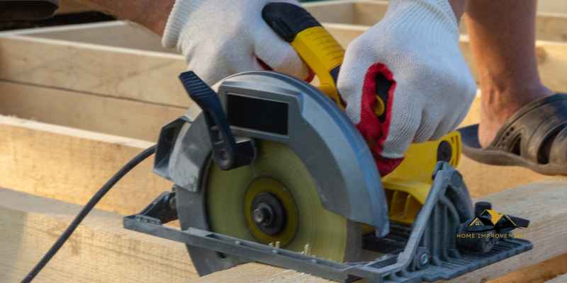 How to Cut a Straight Line With a Circular Saw