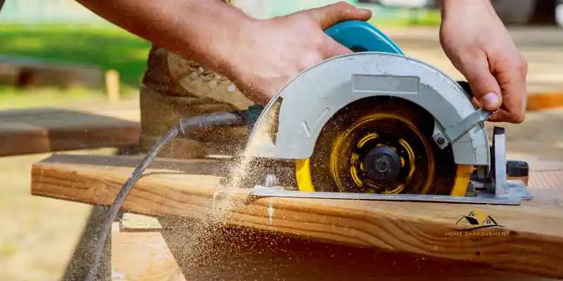 How to Cut a Straight Line With a Circular Saw