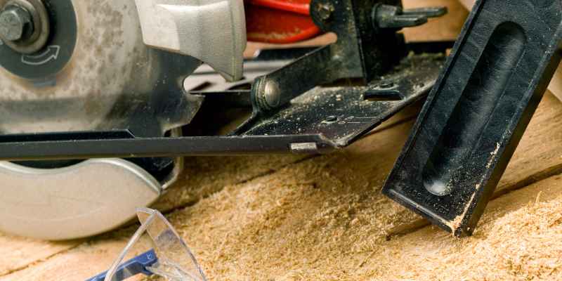 Enshrouded Table Saw Safety: Cutting-Edge Tips