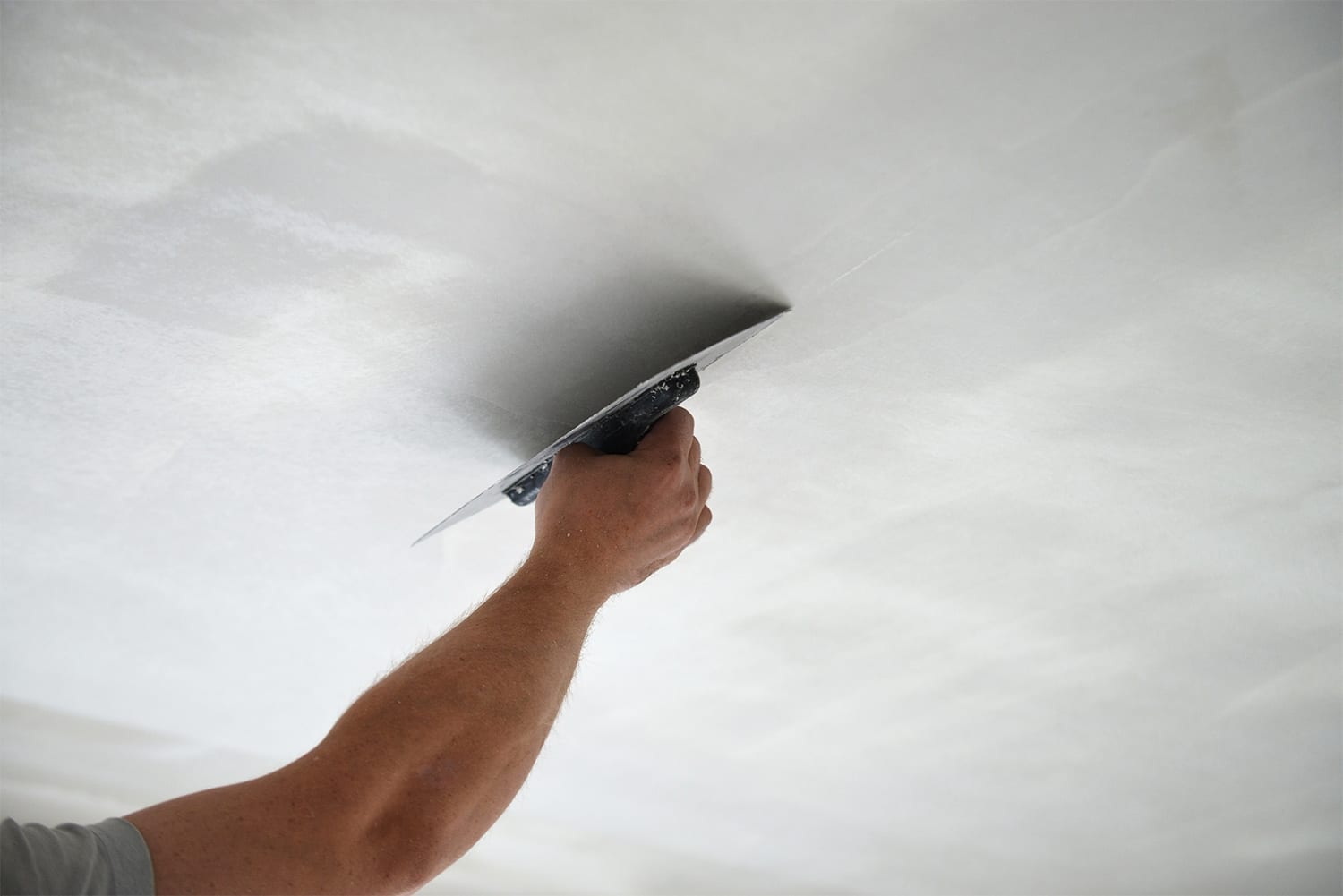 How Much Does It Cost to Fix a Leaky Ceiling in My Home?