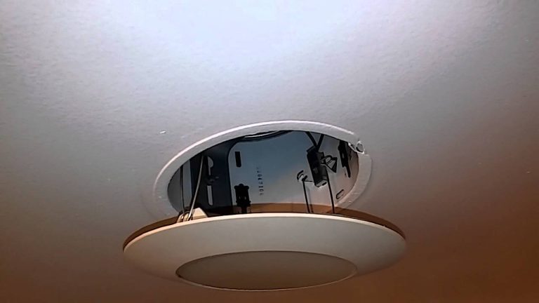 How to Replace Recessed Lighting Bulb