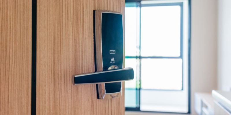 Locking a Veise Biometric Lock from Outside