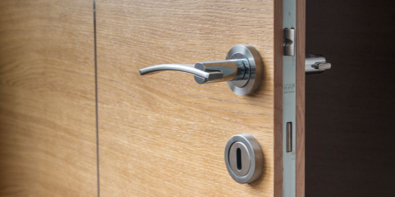 Reinstalling or Replacing the Door Handle