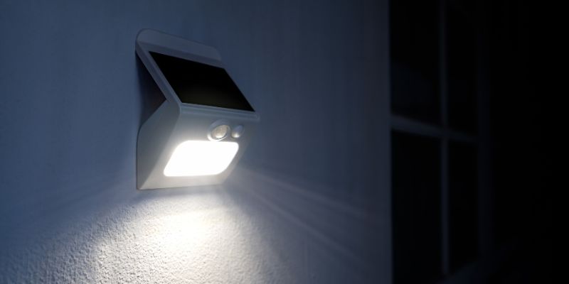 Why Solar Lights Are Great for Automotive Spaces