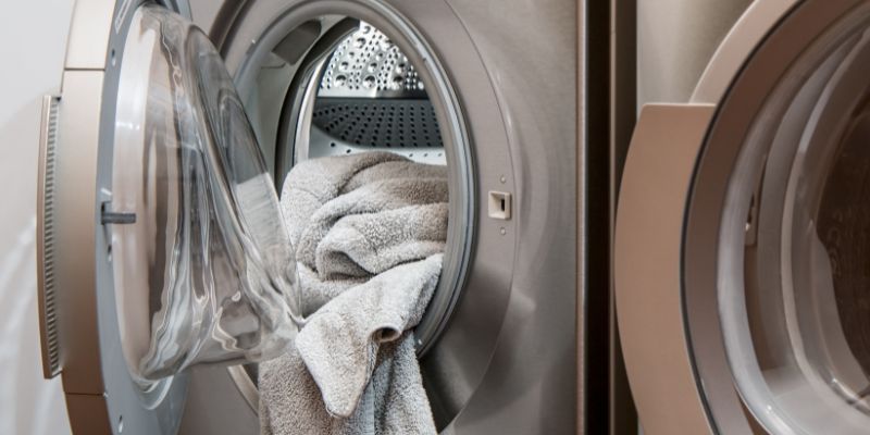 How to Get Cat Urine Smell Out of Laundry