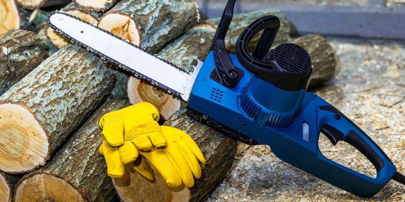 Gas vs Cordless Chainsaw